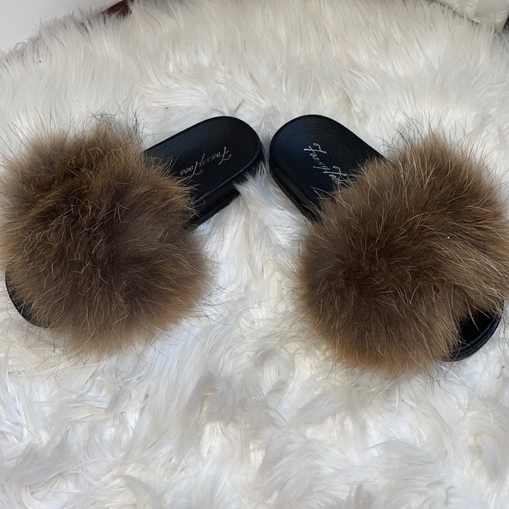 Slippers - Picture 2 of 3